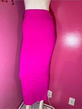 SKIMS Soft Smoothing Seamless Long Tube Skirt fuchsia size large